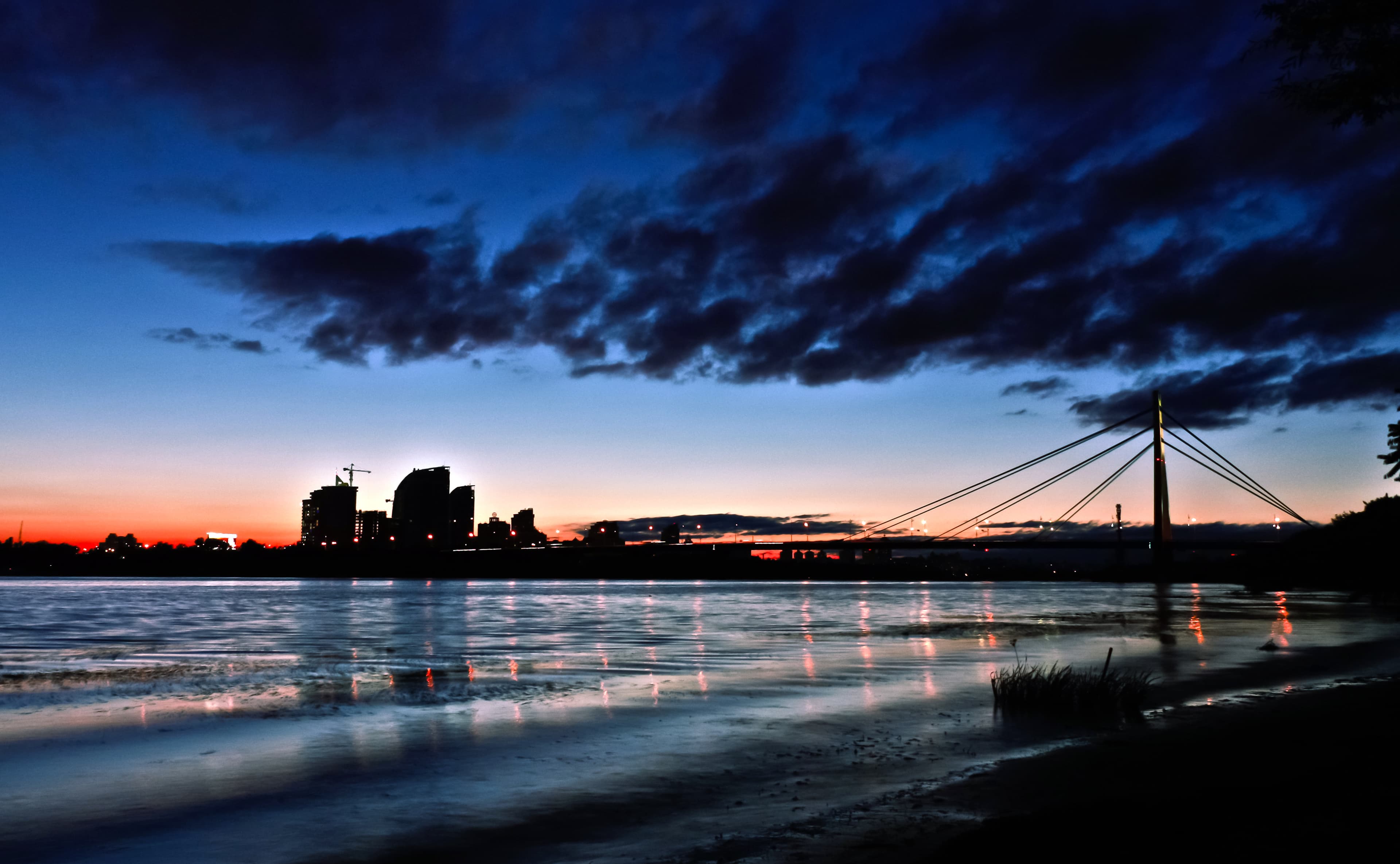 Northern Bridge crossing the Dnipro River in Kyiv