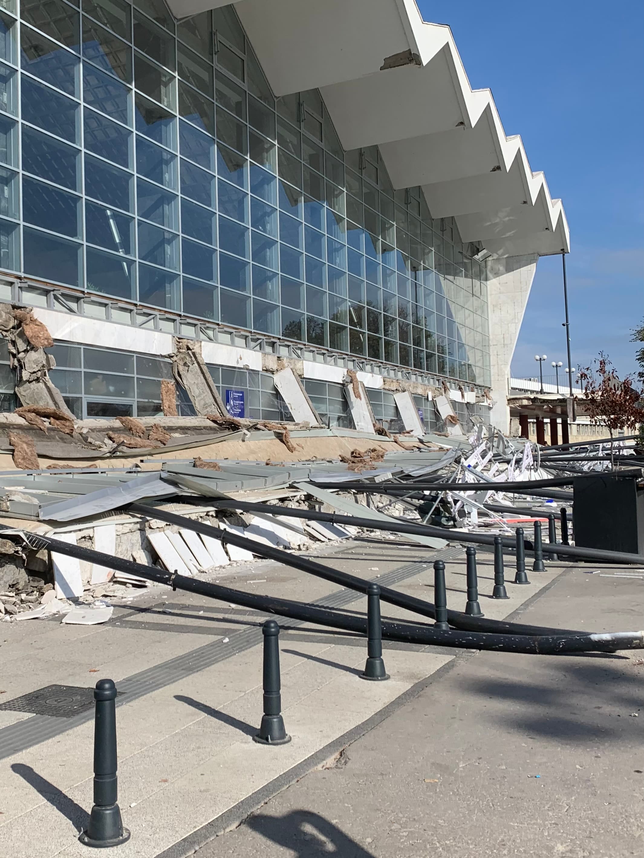 Collapsed canopy at Novi Sad railway station, November 2024