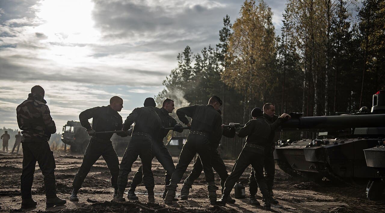 British troops on exercise in Estonia with NATO's Enhanced Forward Presence battlegroup, October 2017 (archival)